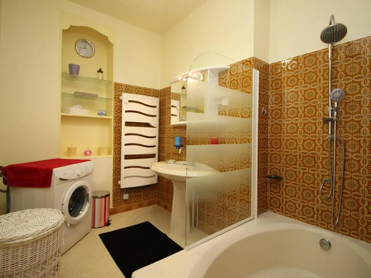 Apartment T2 La Bourboule Centre Avec Wifi, 100M Des Thermes, Jusqu'A 6 Pers. - Fr-1-608-19