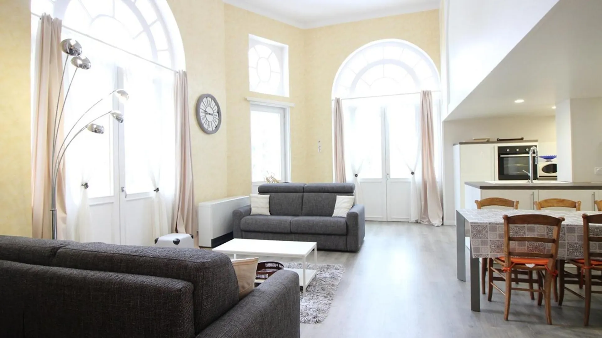 T2 La Bourboule Centre Avec Wifi, 100M Des Thermes, Jusqu'A 6 Pers. - Fr-1-608-19