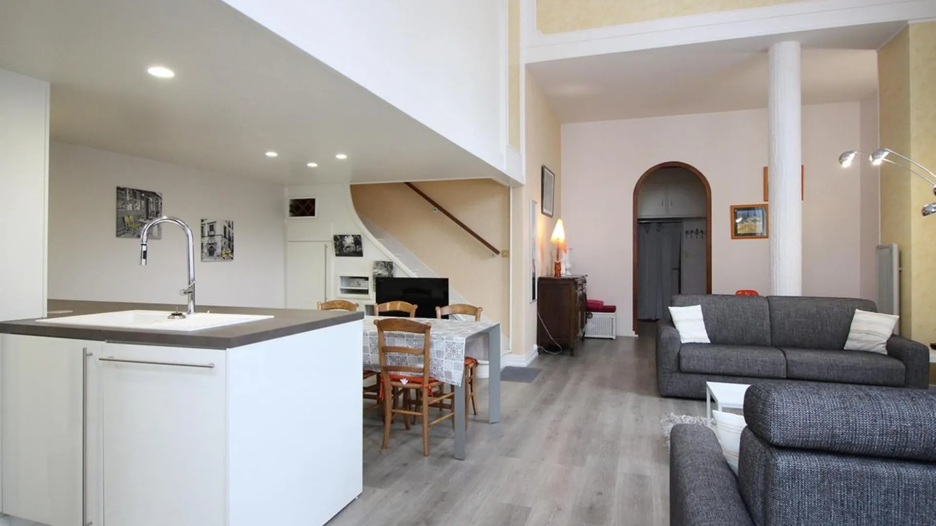 T2 La Bourboule Centre Avec Wifi, 100M Des Thermes, Jusqu'A 6 Pers. - Fr-1-608-19 0*,